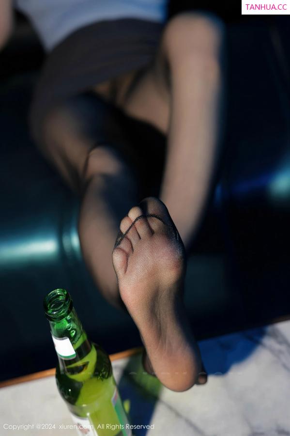 豆瓣酱  [XiuRen]高清写真图 2024.04.16 No.8402 豆瓣酱 美腿黑丝第34张图片